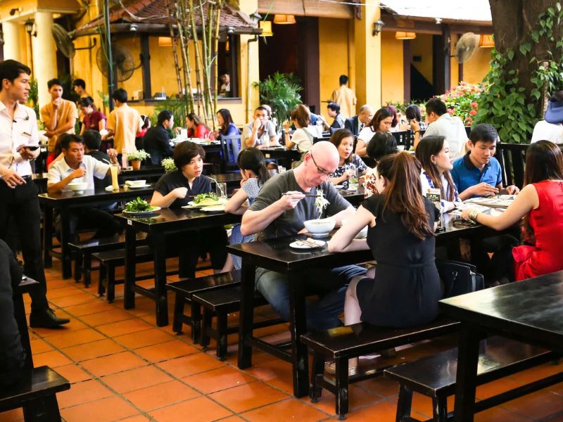 Quán phở truyền thống nổi tiếng Phố Cổ