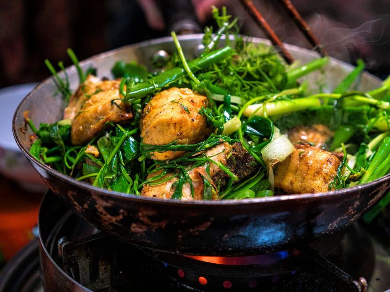 Quán bún chả và chả cá Lăng gia truyền